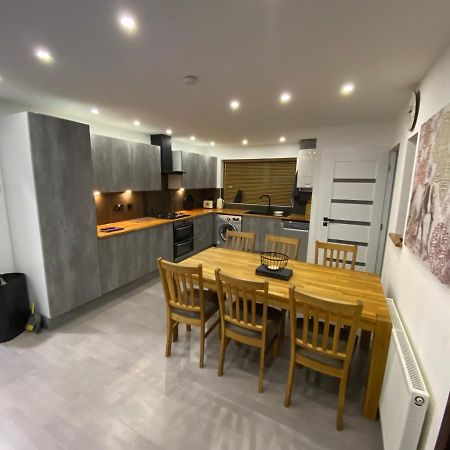 Villa Hollemeadow à Bloxwich Extérieur photo