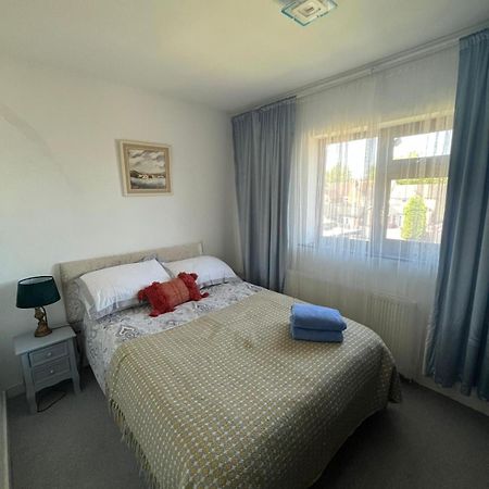 Villa Hollemeadow à Bloxwich Extérieur photo