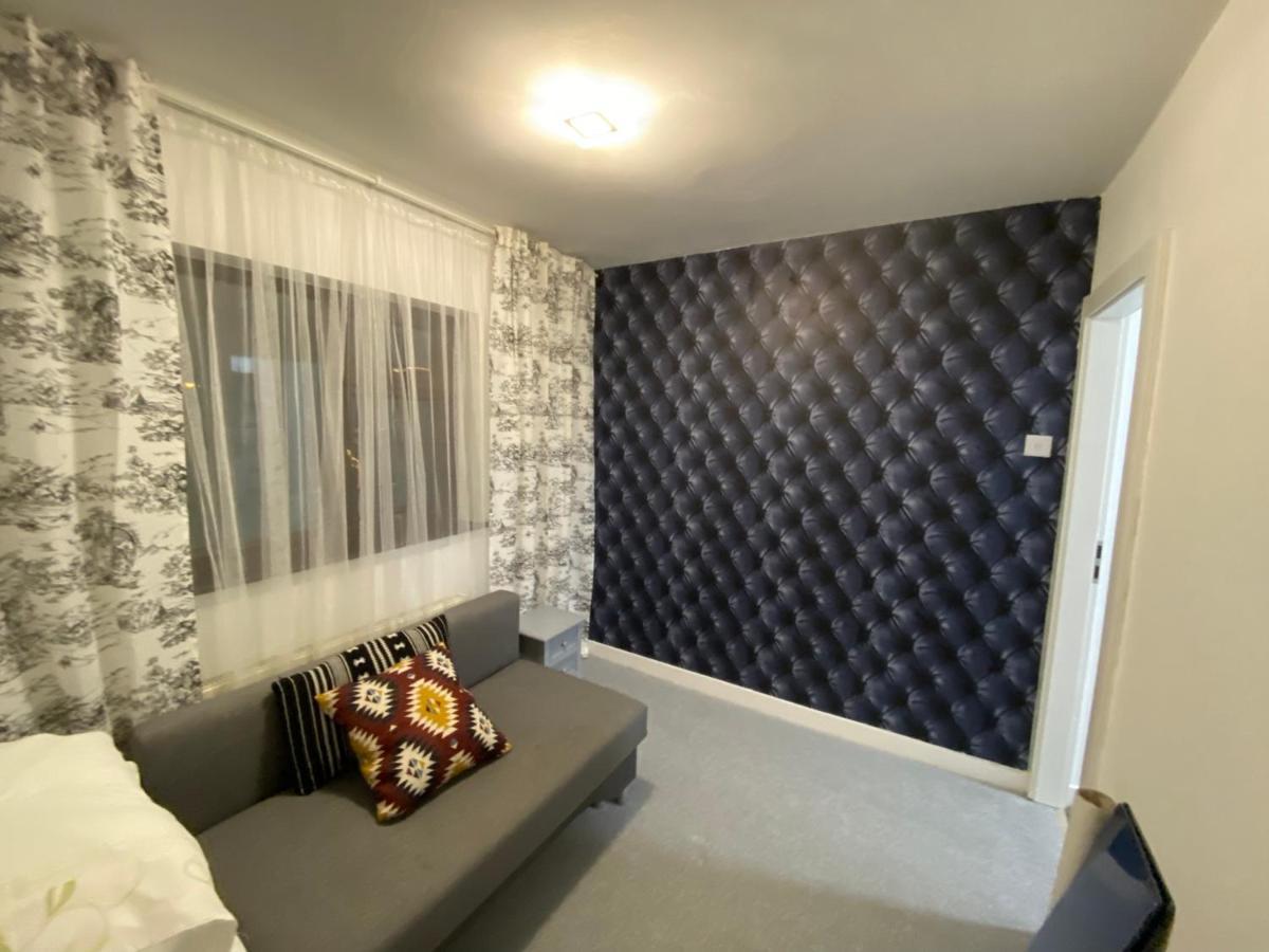 Villa Hollemeadow à Bloxwich Extérieur photo