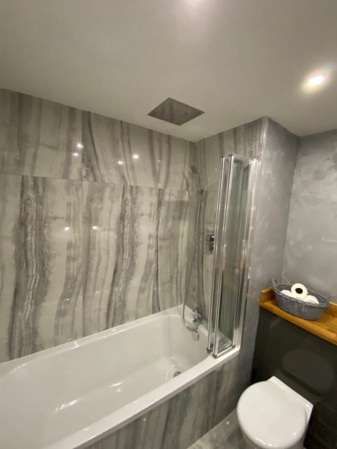 Villa Hollemeadow à Bloxwich Extérieur photo