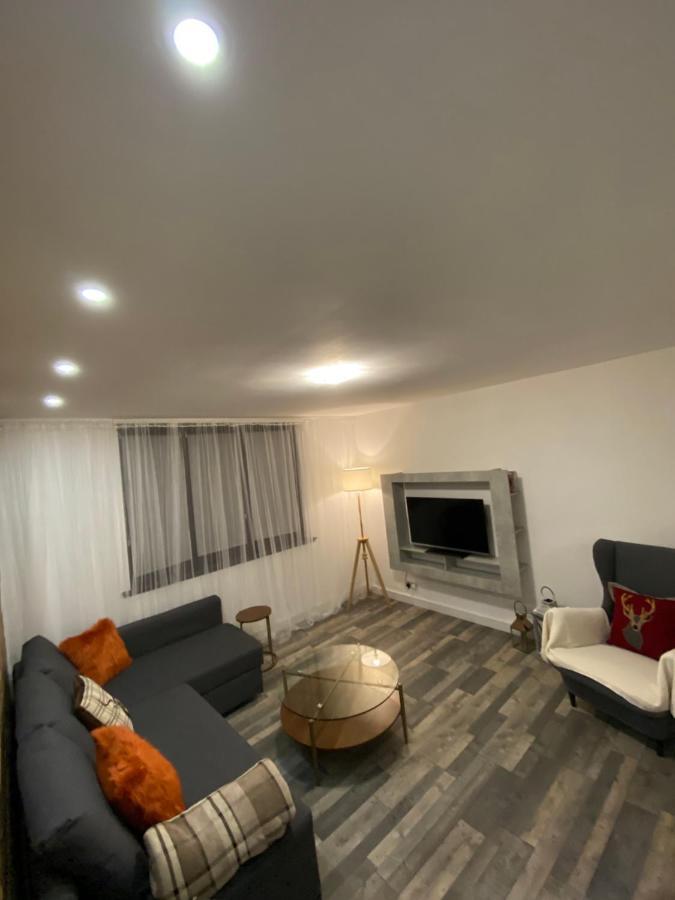 Villa Hollemeadow à Bloxwich Extérieur photo